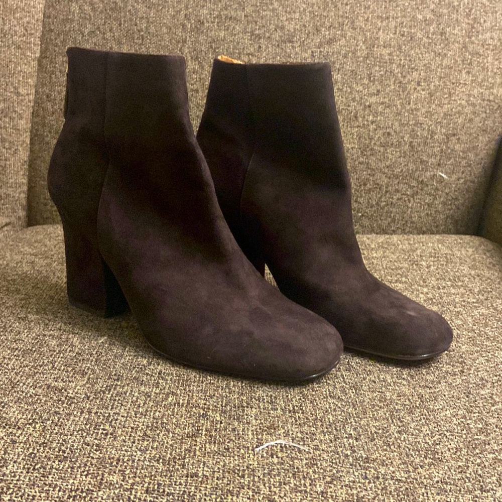Nine West ankle boots in size 10, suede chocolate brown like new